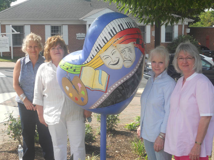 Heart Sculpture Installed in Bel Air to Celebrate the Arts