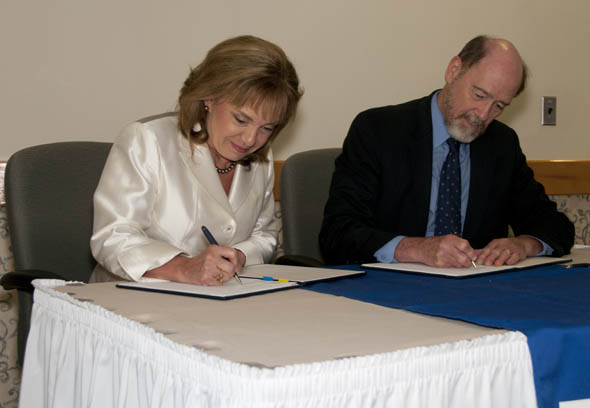 Signing Ceremony Held to Recognize University of Maryland University College as New Higher Education Partner at HEAT Center