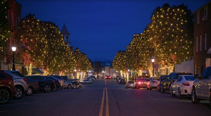 Havre de Grace Illuminates Downtown for Holly Jolly First Fridays and Light Up Night